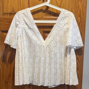 Sezane Elegant White Lace V-Neck Top